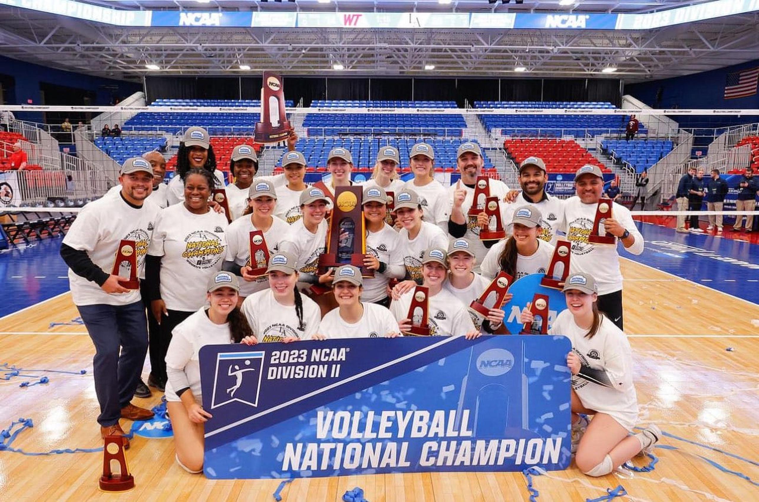 Juanchi Figueroa y la Universidad Cal State ganaron el sábado el campeonato del voleibol femenino en la División II de la NCAA.