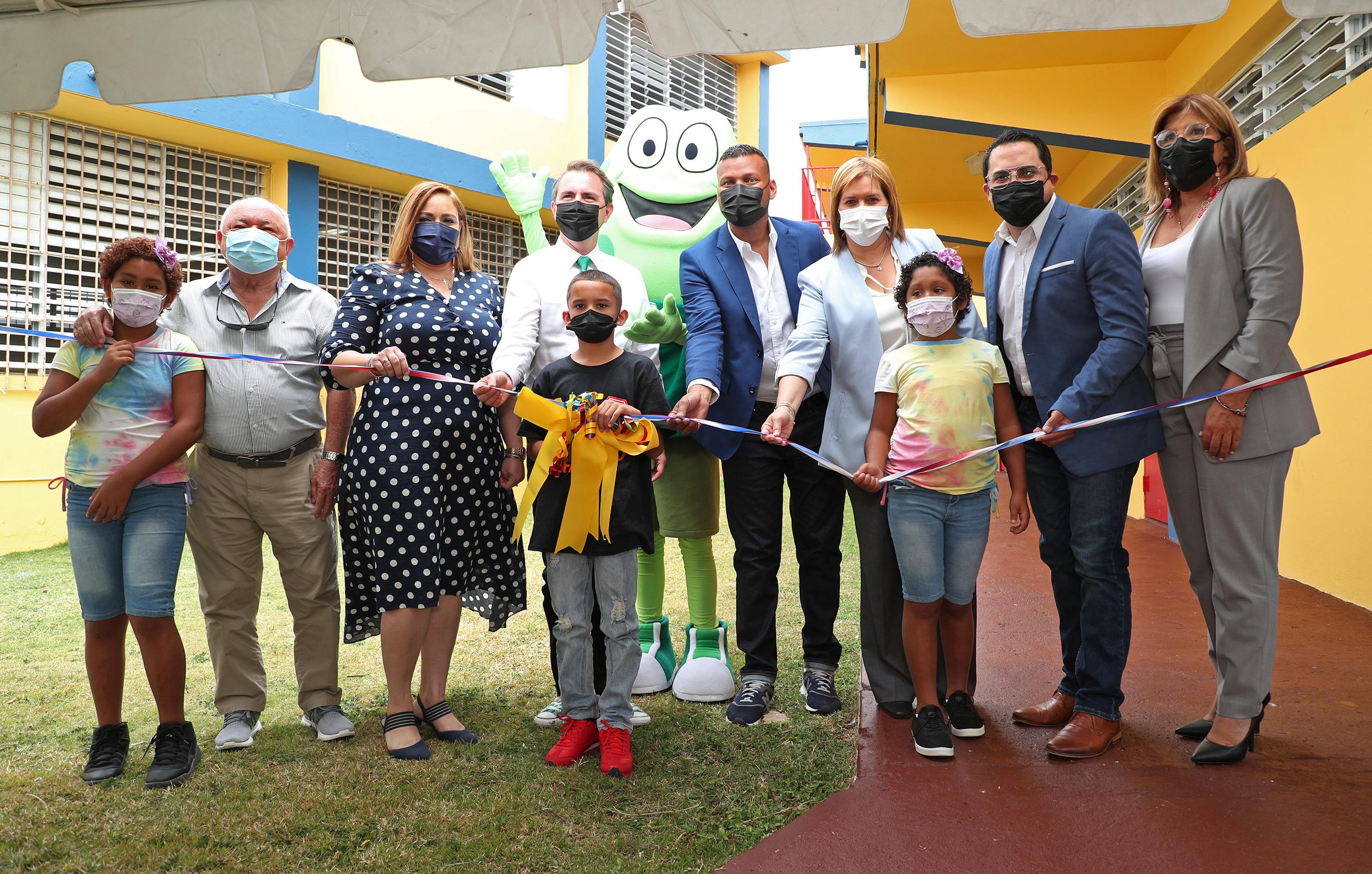 El centro, inaugurado esta semana, tiene cinco espacios de juegos terapéuticos para la niñez, algunos con personajes de grupo infantil Atención Atención.