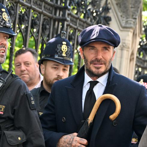 David Beckham hace fila de 12 horas por Elizabeth II