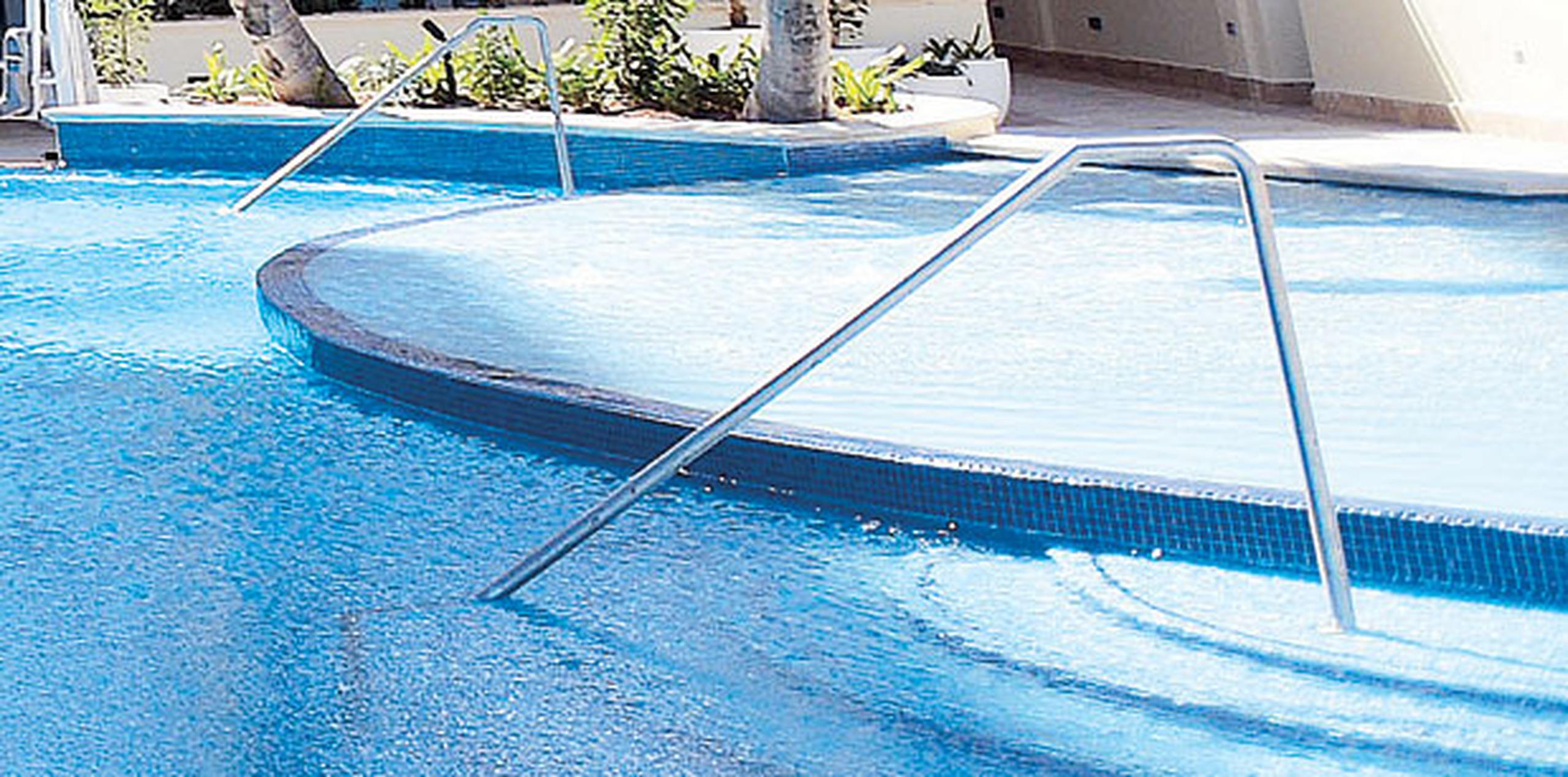 Las autoridades insisten todos los años en la importancia de extremar las medidas de seguridad con la construcción de vallas en las piscinas privadas. (Archivo)