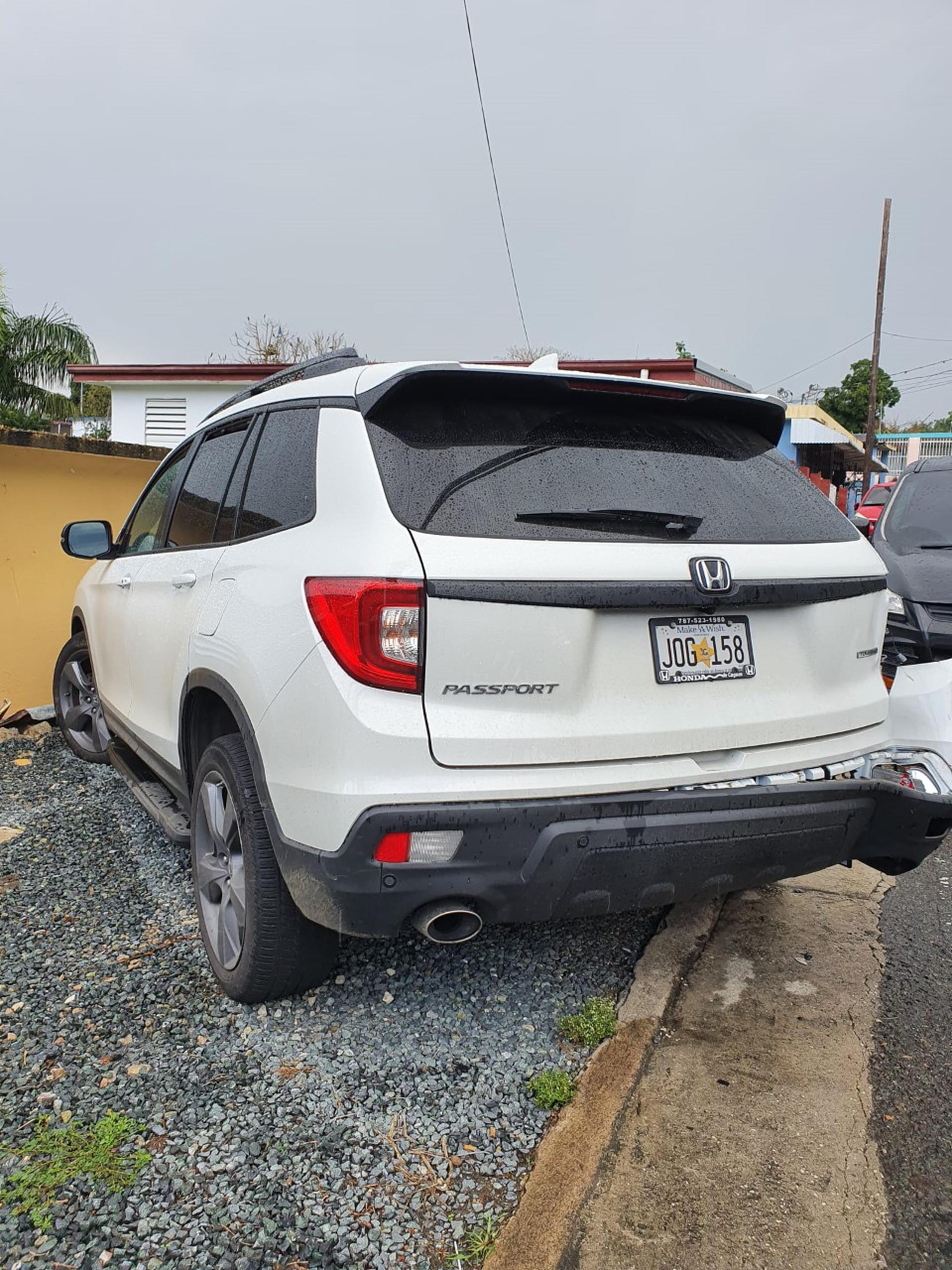 La guagua marca Honda Passport, del 2021, propiedad de la legisladura municipal Ana E. Ponce Rosa, fue recuperada cerca del kilómetro 6.1 de la carretera PR-730, en el barrio Buena Vista en Cayey.