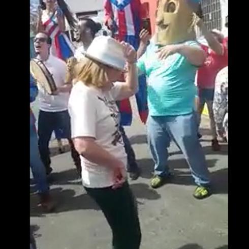 Carmen Yulín baila con alcalde de Ceiba
