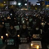 Miles de coreanos lloran a las víctimas del día de Halloween