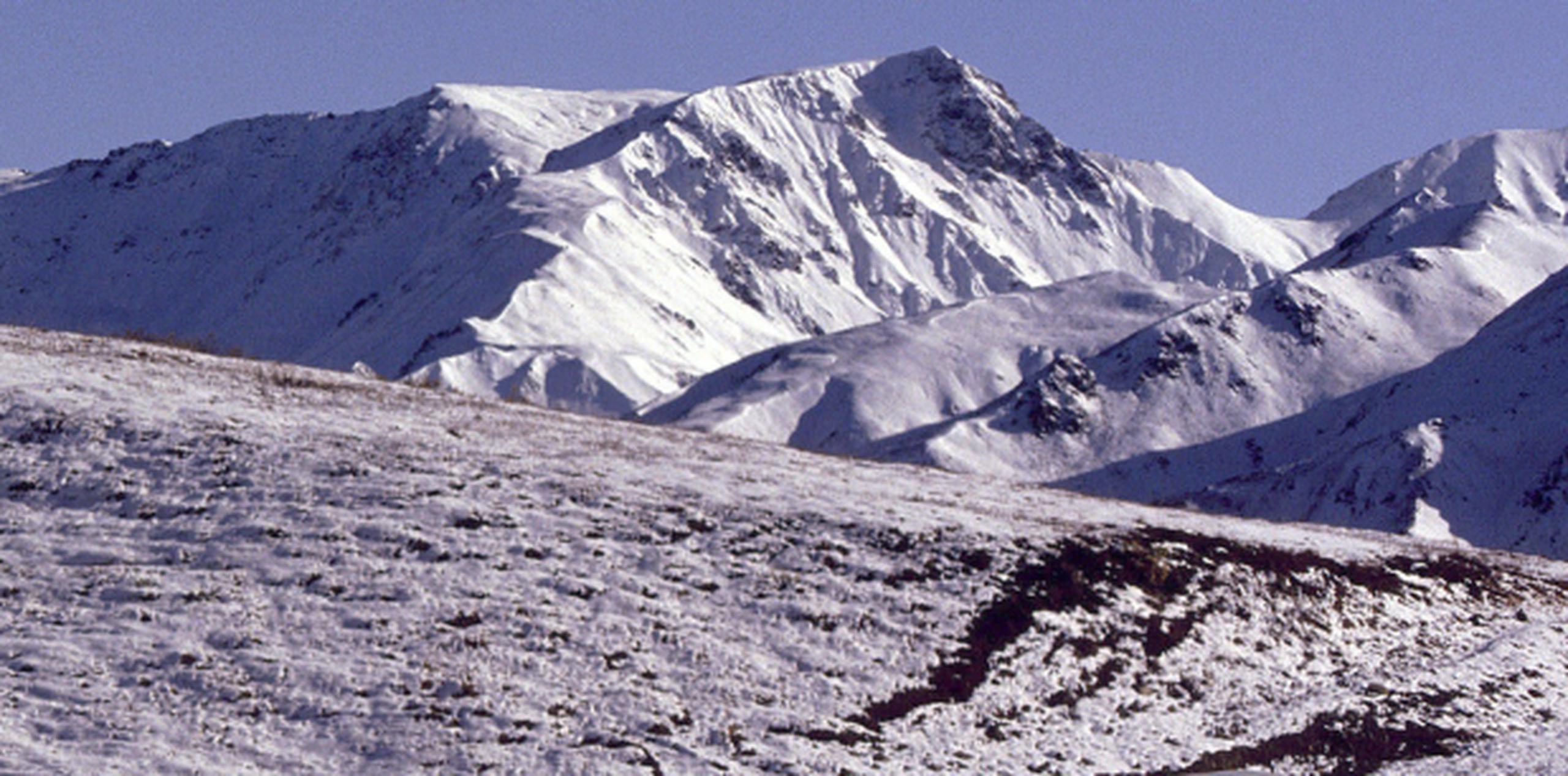 El geólogo especialista en glaciares Michael Loso estima que 36,000 escaladores depositaron entre 69 y 97 toneladas métricas de materia fecal en el glaciar Kahiltna. (Archivo)