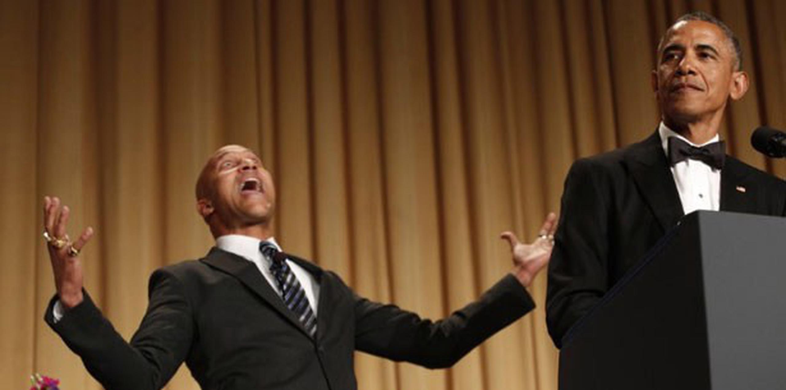 Barack Obama bromeó hasta consigo mismo. (AFP PHOTO/YURI GRIPAS)