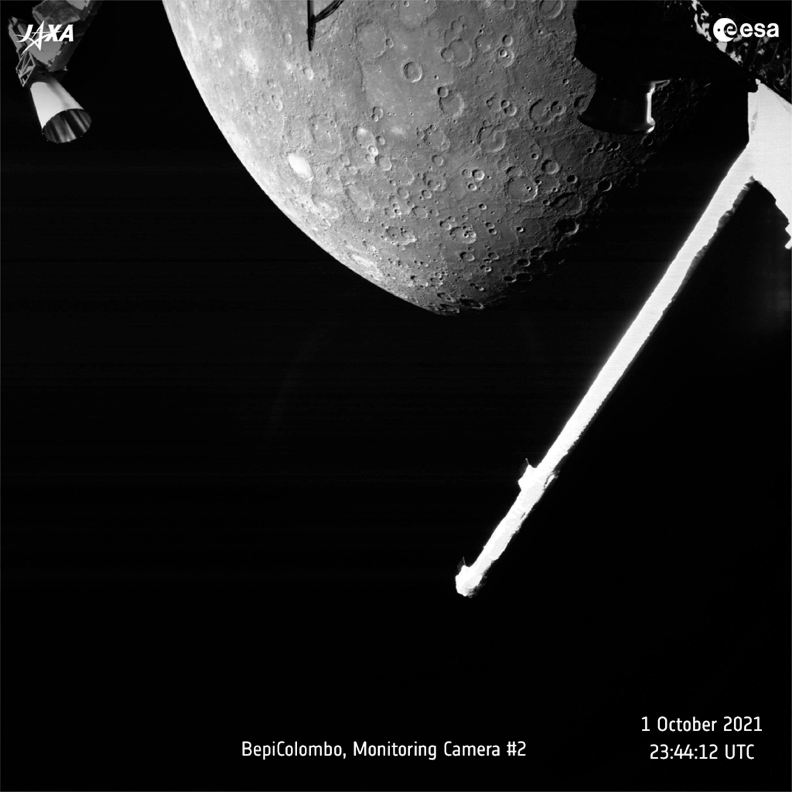 Imagen difundida por la Agencia Espacial Europea (ESA) del planeta Mercurio tomada por la sonda europea-japonesa BepiColombo.