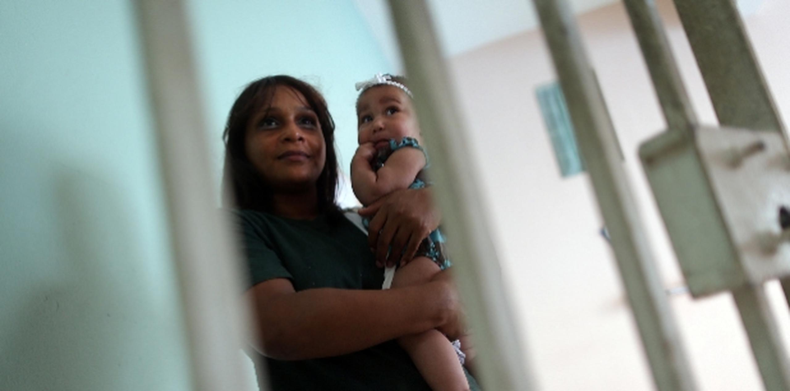 Yaneisi Paredes y su hija Mia Janet Paredes saldrán de prisión en mayo de 2014. xavier.araujo@gfrmedia.com