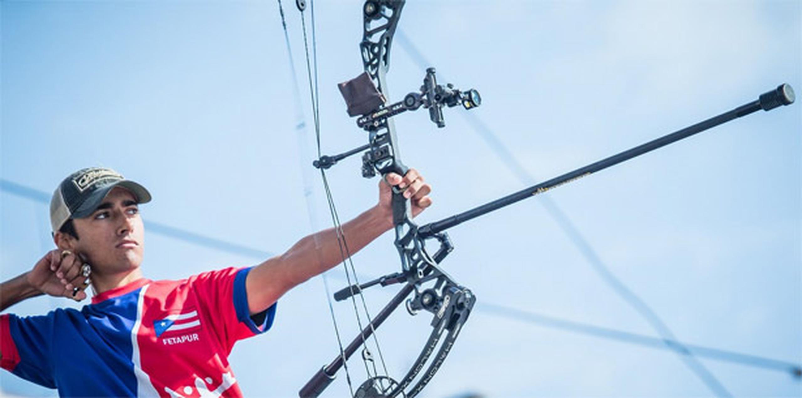 El atleta de 16 años contó a World Archery que terminó su preparación para el campeonato en su casa porque el campo de tiro fue destruido por el huracán María. (worldarchery.org)