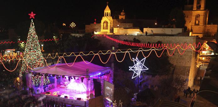 Vista de la Plaza del Pesebre delante de la Iglesia de la Natividad en Nochebuena. (EFE)