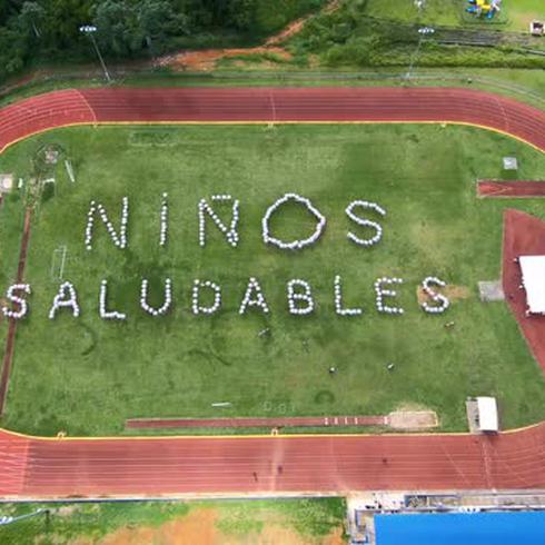 Estudiantes de Barranquitas realizan cadena humana contra la obesidad infantil