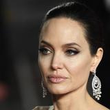 Angelina Jolie radica millonaria demanda contra Brad Pitt