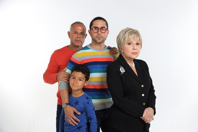 Raymond Gerena, Marcos Carlos Cintrón, Angela Meyer y el niño Esteban Miguel Rodriguez conforman el elenco de "Lo que pudo haber sido".