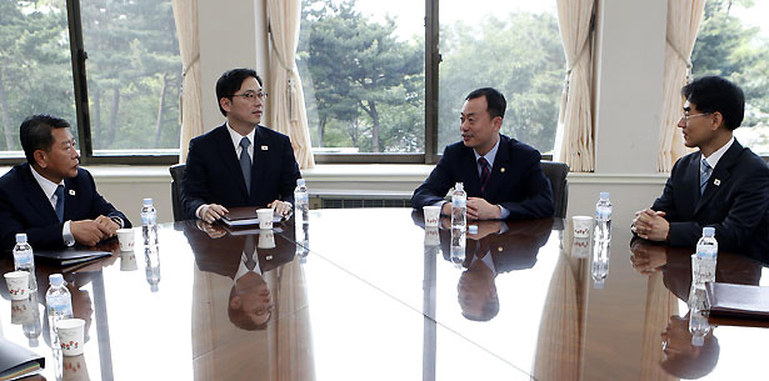 Se espera que las próximas negociaciones entre Norte y Sur se orienten a resolver los principales asuntos bilaterales pendientes. (AP / Lee Jae-Won)