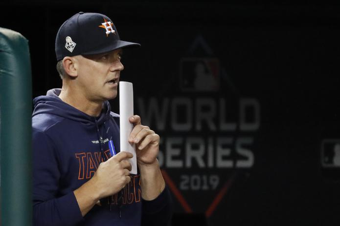 El exdirigente de los Astros A.J. Hinch está suspendido por la temporada 2020.