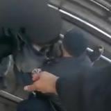 Video: Dramático rescate de un hombre que cayó en las vías del metro de Nueva York