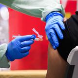 El 79.5% de la población apta ha completado su ciclo de vacunación contra el COVID-19