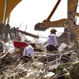 Suben a 94 las víctimas identificadas del derrumbe en Miami