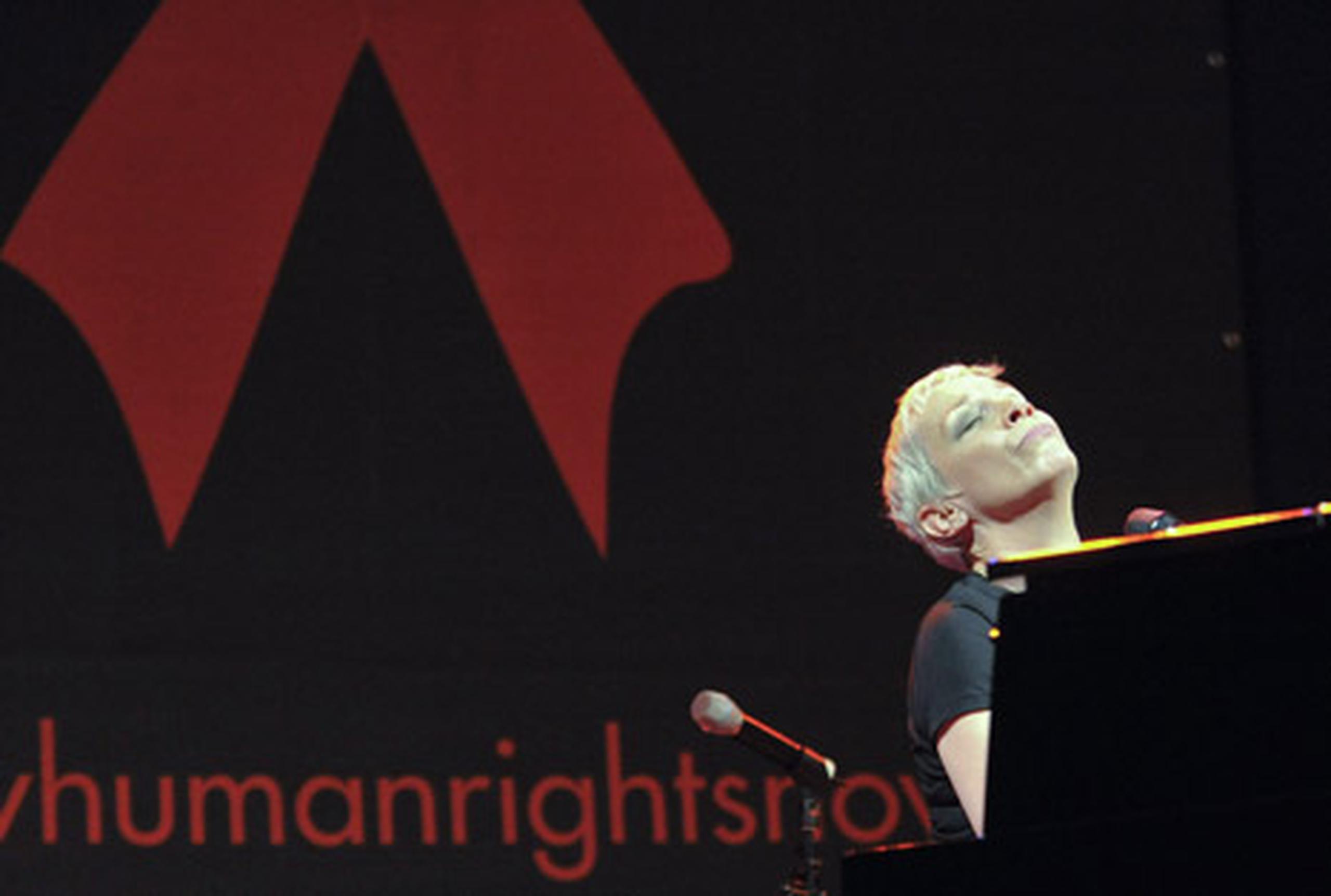 Annie Lennox se presentó en Viena como parte de los actos relacionados a la Conferencia Internacional SIDA 2010.  (EFE/Herbert Neubauer)