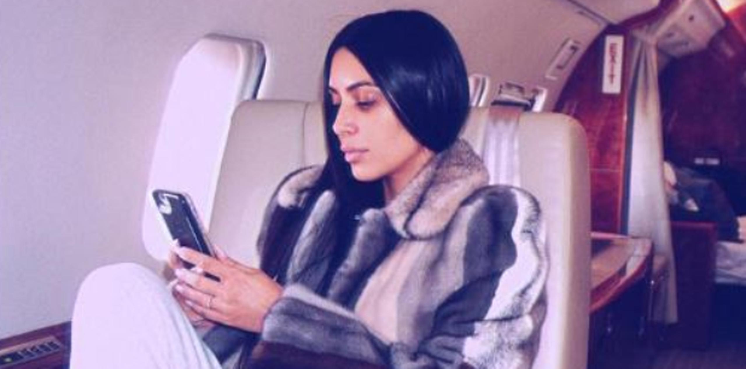 Kim Kardashian es una de las famosas que luce su cabellera lacia. (Instagram)