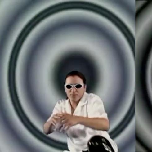 En imágenes: las similitudes entre videos de Elvis Crespo y Bad Bunny