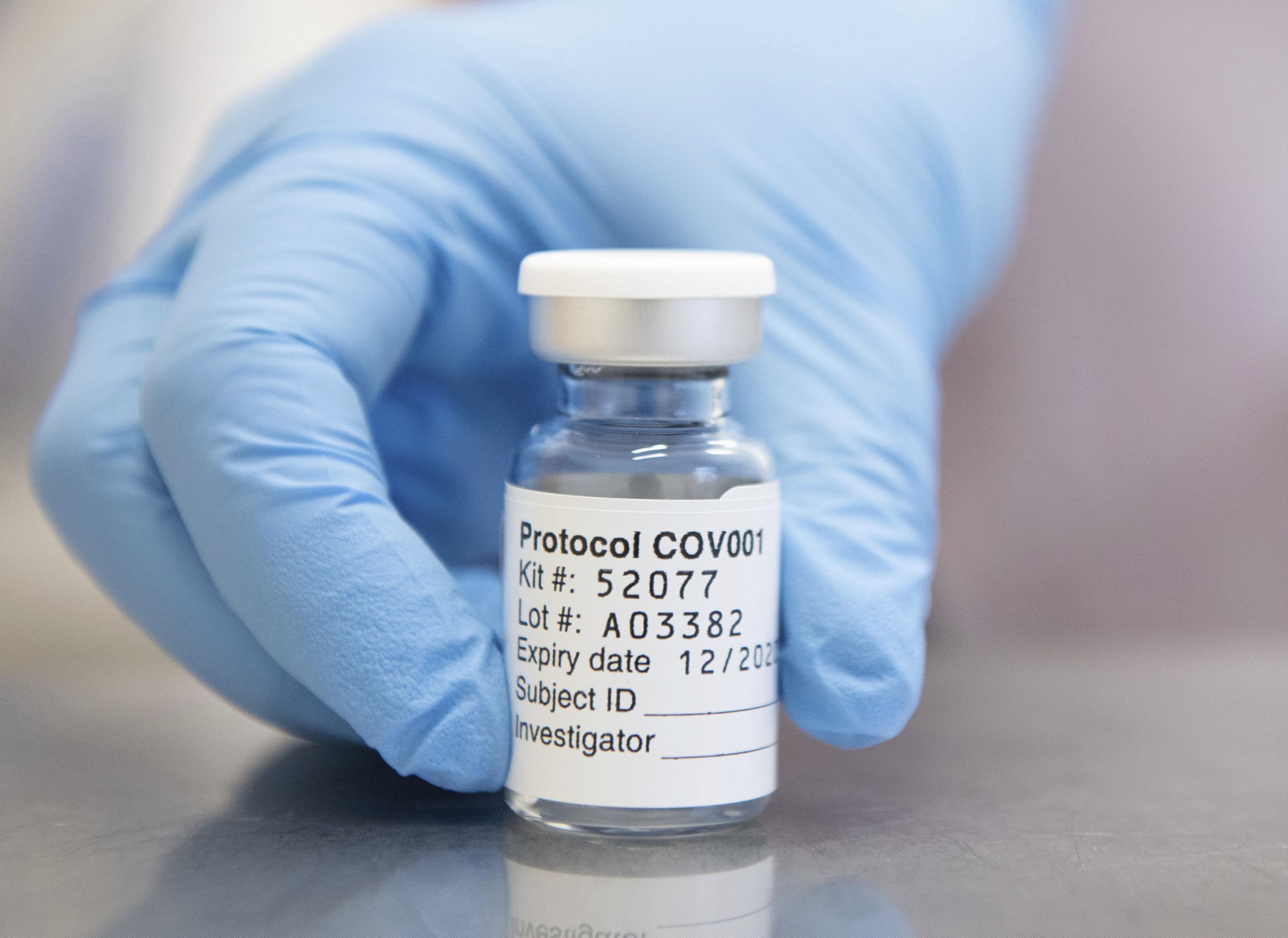 Una dosis de la vacuna contra COVID-19 desarrollada por la universidad y AstraZeneca en Oxford, Inglaterra. (AP)