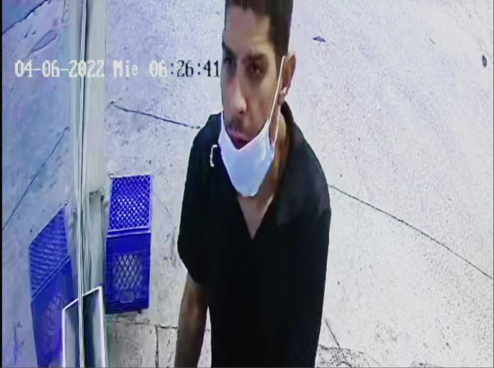 Las autoridades divulgaron la foto del sospechoso de cometer un "carjacking" junto a otro hombre, durante la madrugada del 6 de abril en la calle Saldaña, en Santurce.