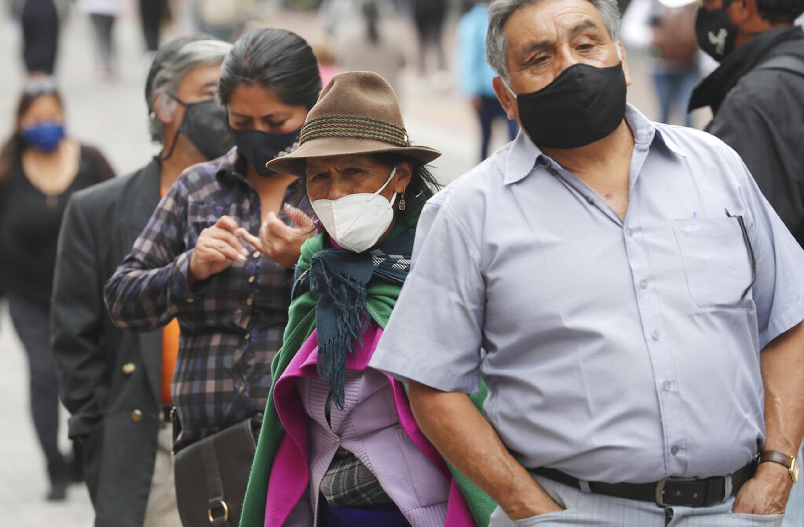 Ecuador suma 214,148 contagiados y 14,165 fallecidos a causa de esta pandemia, que empezó a finales de febrero.