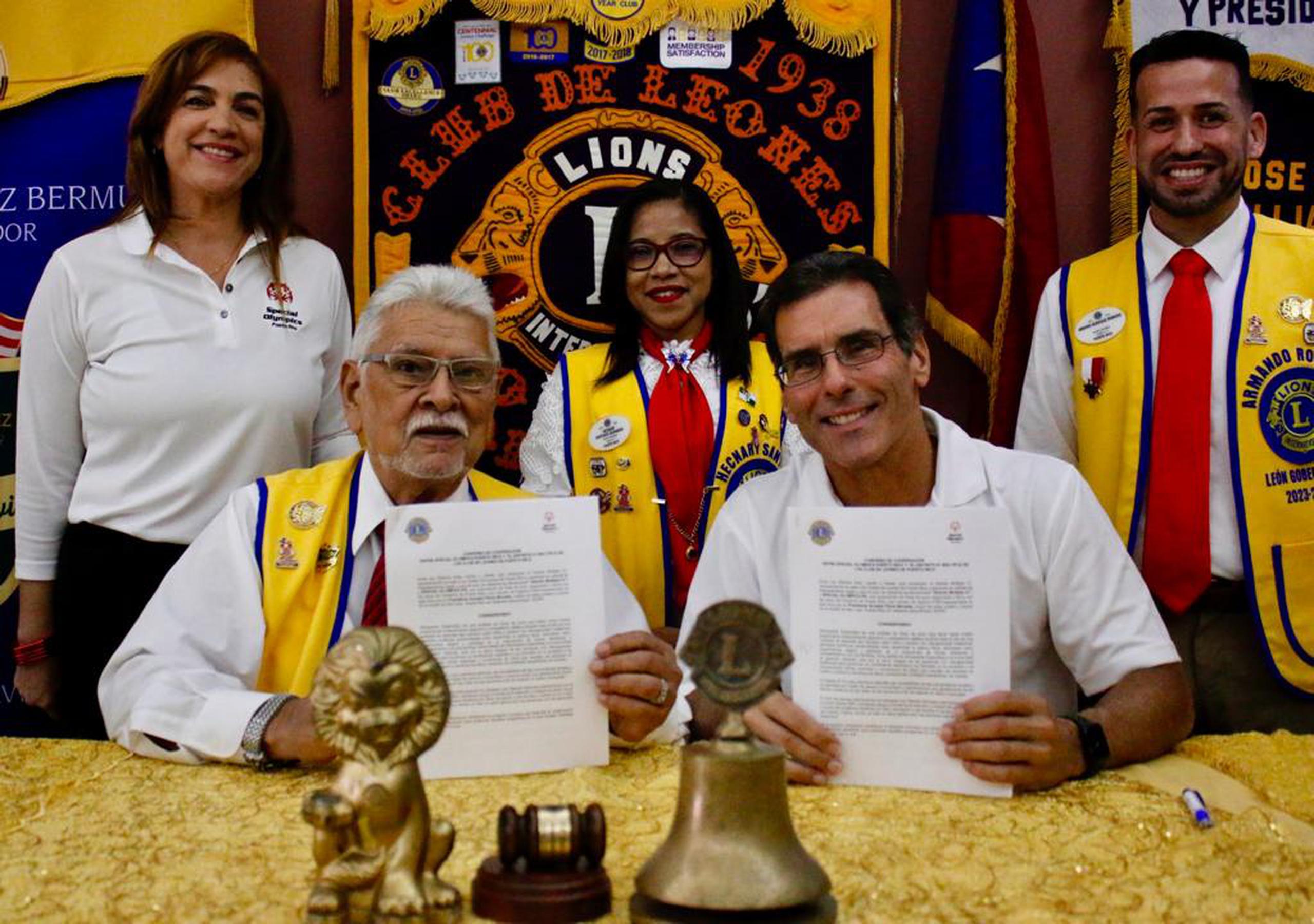 Special Olympics y el Club de Leones han firmado un acuerdo de colaboración por cinco años. En la foto, Pedro Matías, presidente del Club de Leones a nivel nacional, y Arnaldo Pérez, presidente de Special Olympics Puerto Rico.
