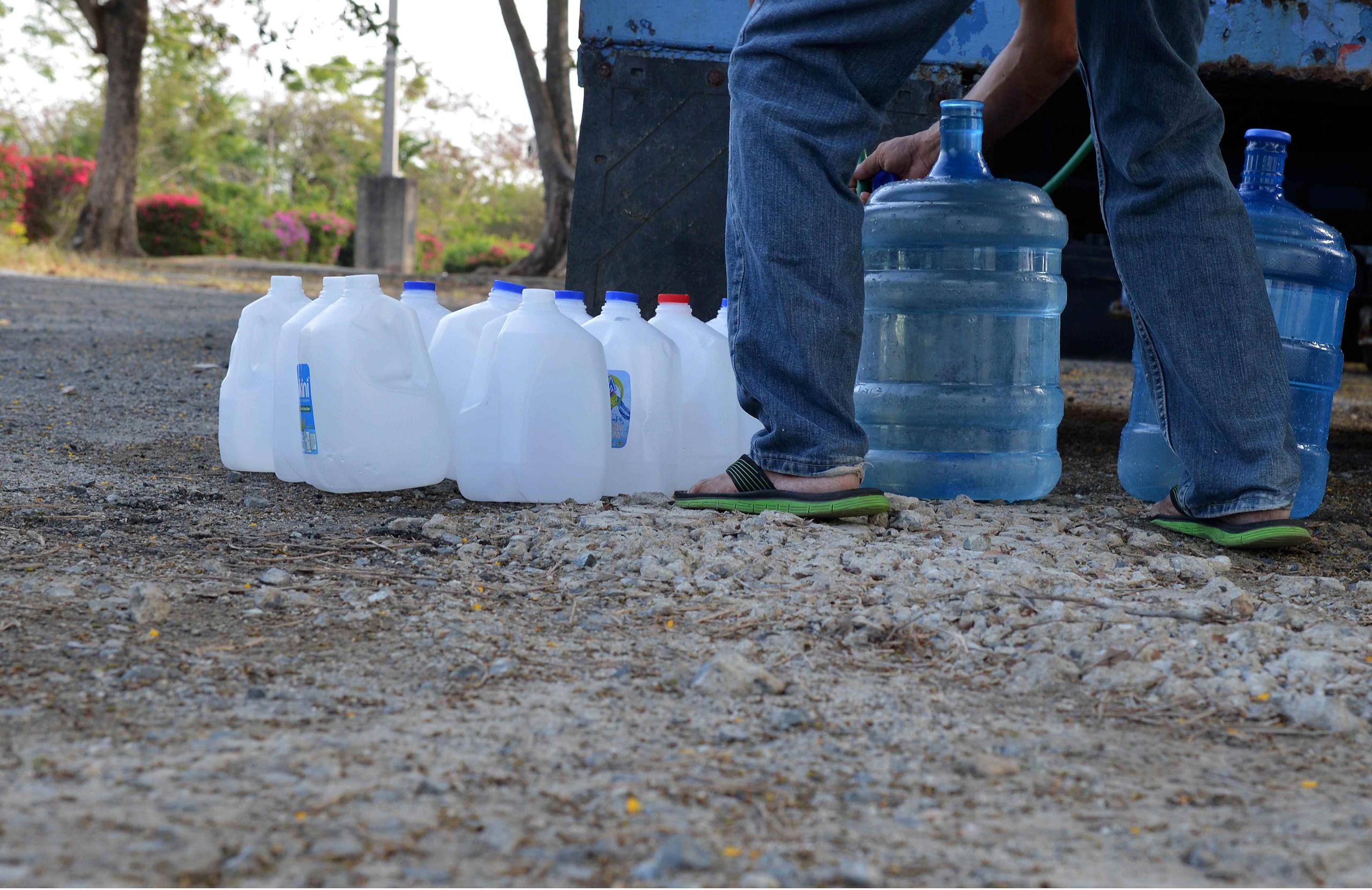 Contrario a pasadas experiencias de racionamiento, la mayoría de los puntos preparados para distribuir agua en las zonas perjudicadas por la sequía están desiertos.