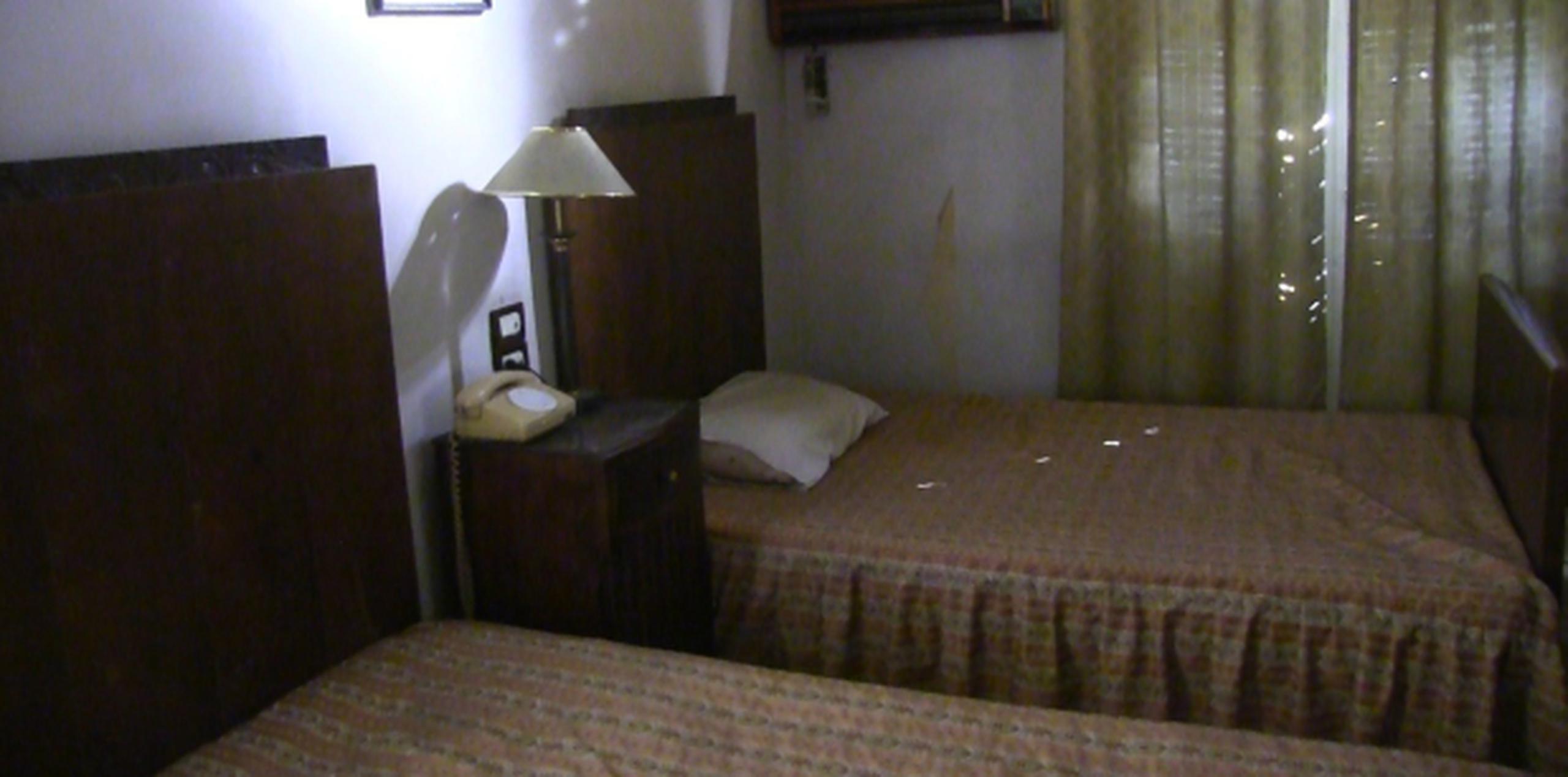 Vista de la habitación en la que se alojó Lawrence de Arabia en el hotel Baron, el más antiguo de Alepo, Siria. (EFE)