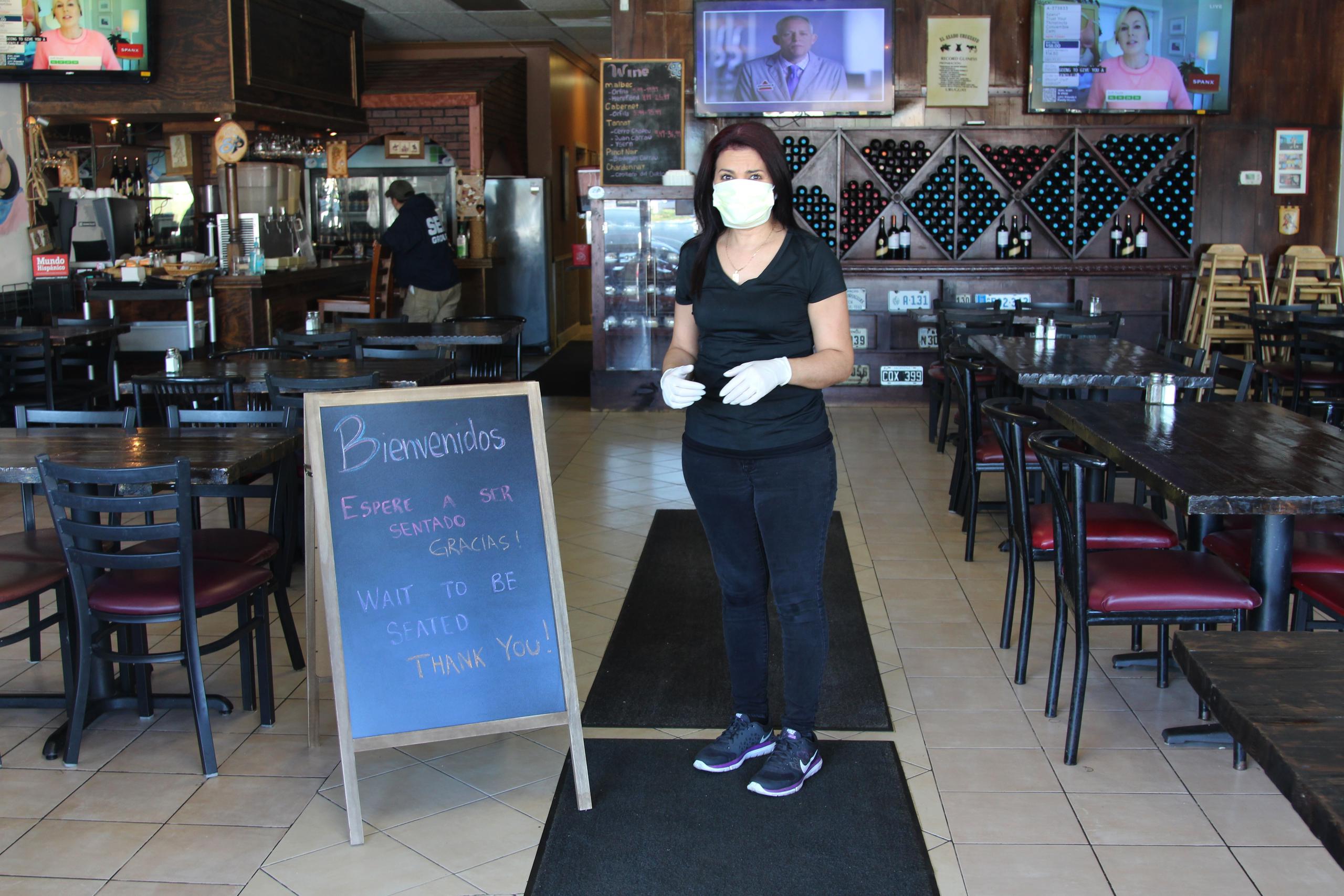 Denise Reggiori, cuya familia es dueña del restaurante Sabores del Plata, posa para una foto este lunes en su establecimiento en Norcross, Georgia.