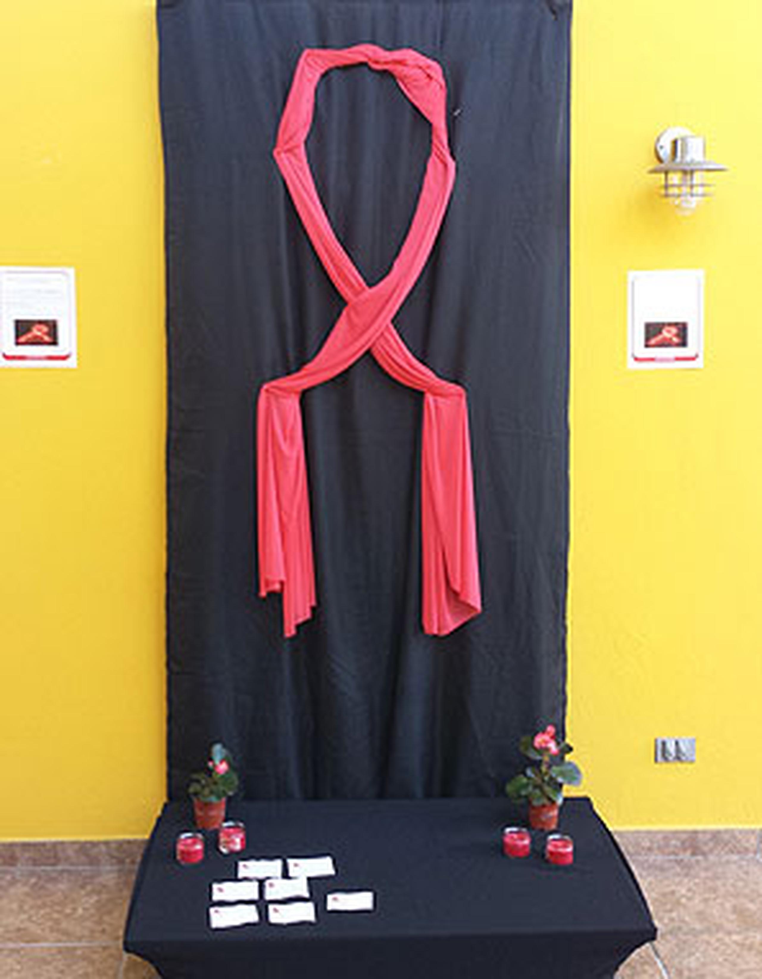 El Monumento de Solidaridad se exhibe en la plazoleta de los proyectos especiales de Migrant Health Center, Inc. en Mayagüez. (daileen.rodriguez@gfrmedia.com)