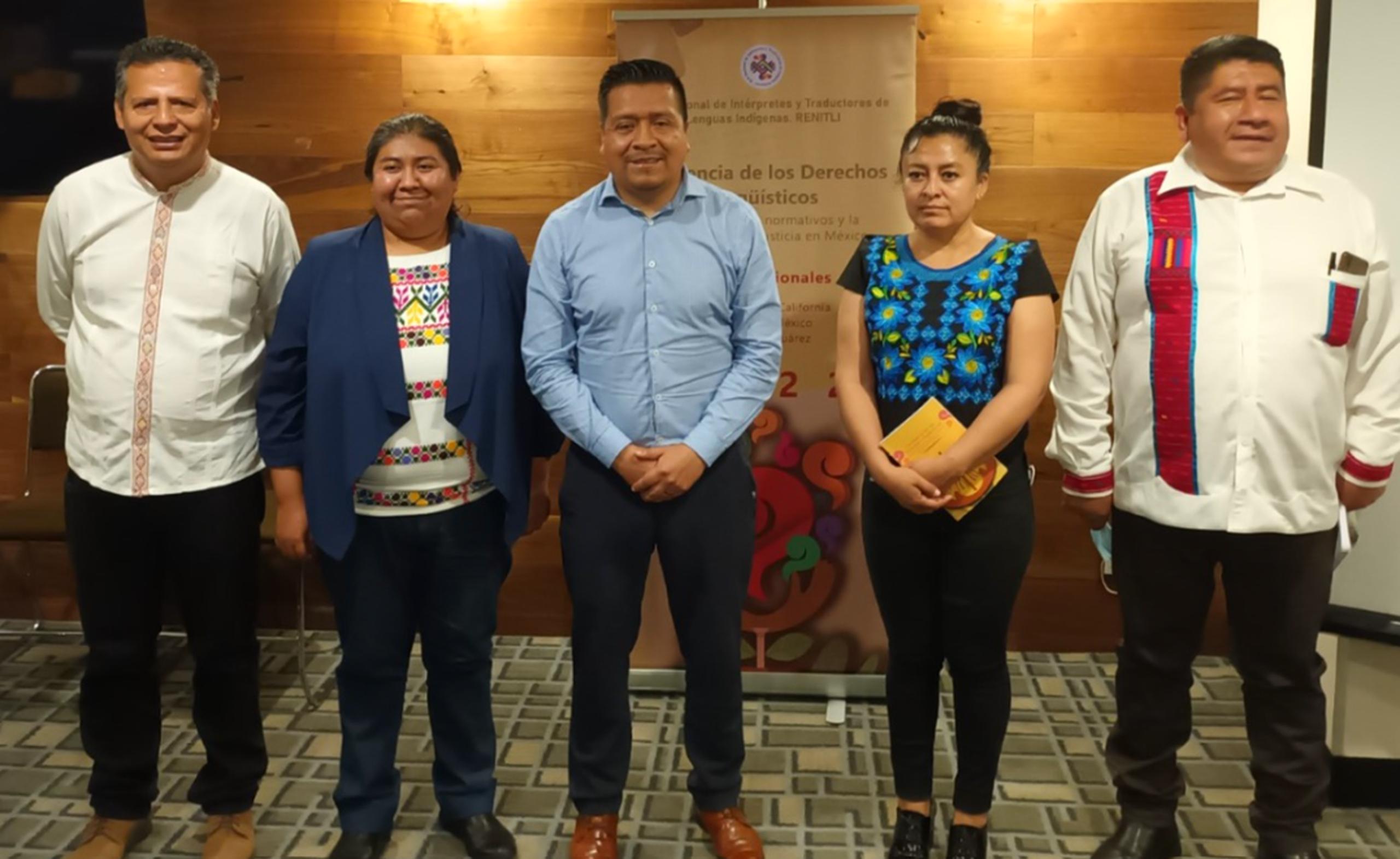Miembros de la Red Nacional de Intérpretes y Traductores de Lenguas Indígenas (RENITLI).