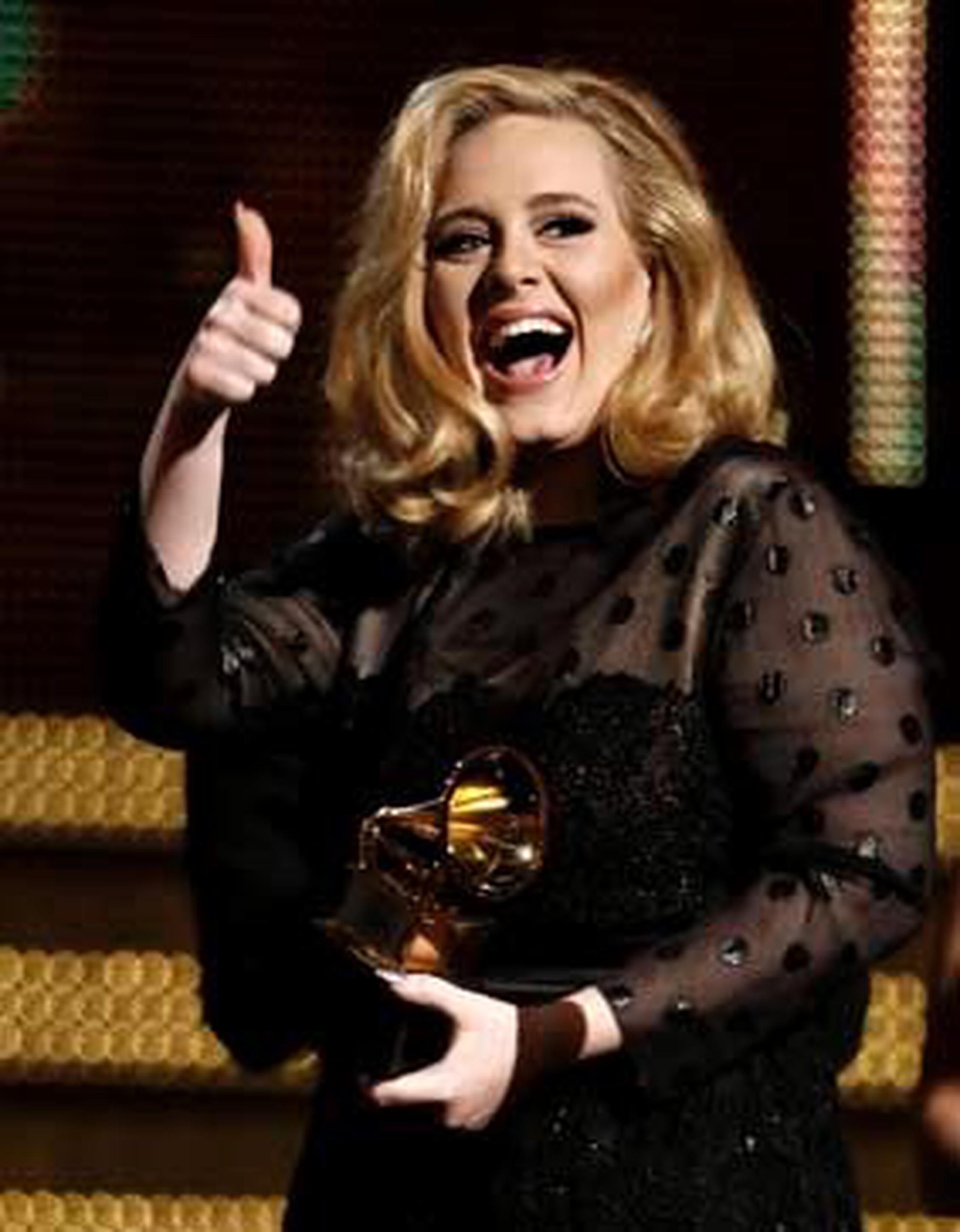 La cantante británica Adele ha desmentido en su blog que vaya a apartarse cinco años de la música, justo cuando su carrera es más exitosa que nunca, informó hoy la cadena británica BBC.(AP)
