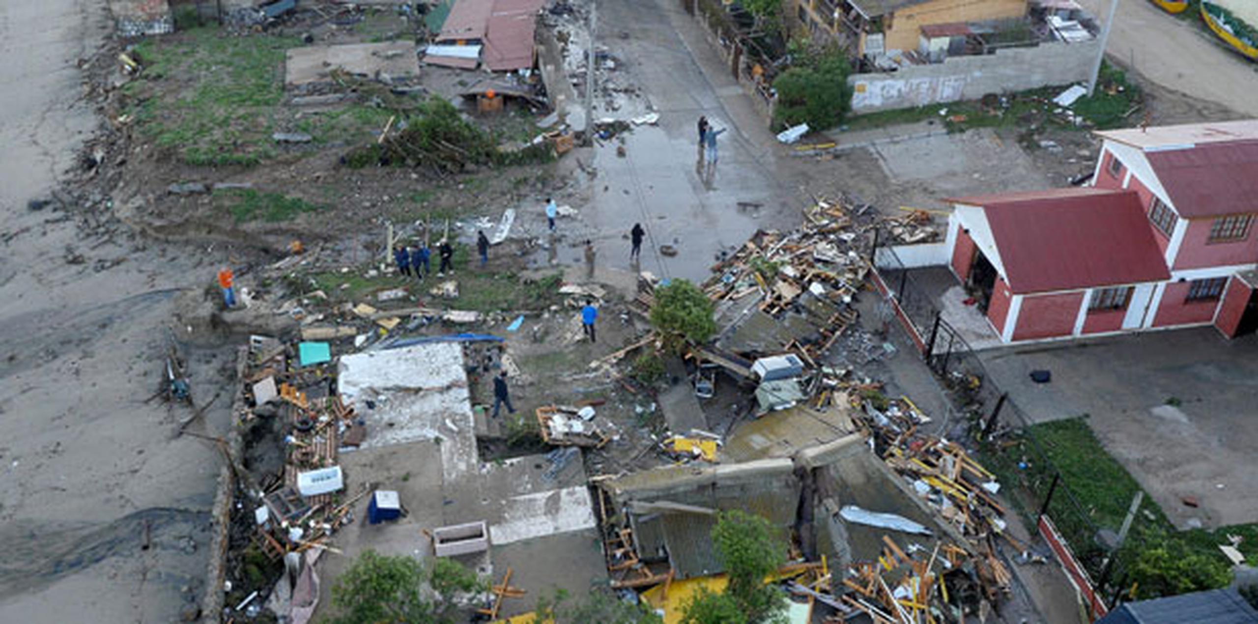 En el balneario de Concón, 130 kilómetros al noroeste de Santiago, las primeras olas del tsunami también ingresaron hacia la ciudad, informó su alcalde Oscar Sumonte. (EFE/Ariel Marinkovic/X-Cam)