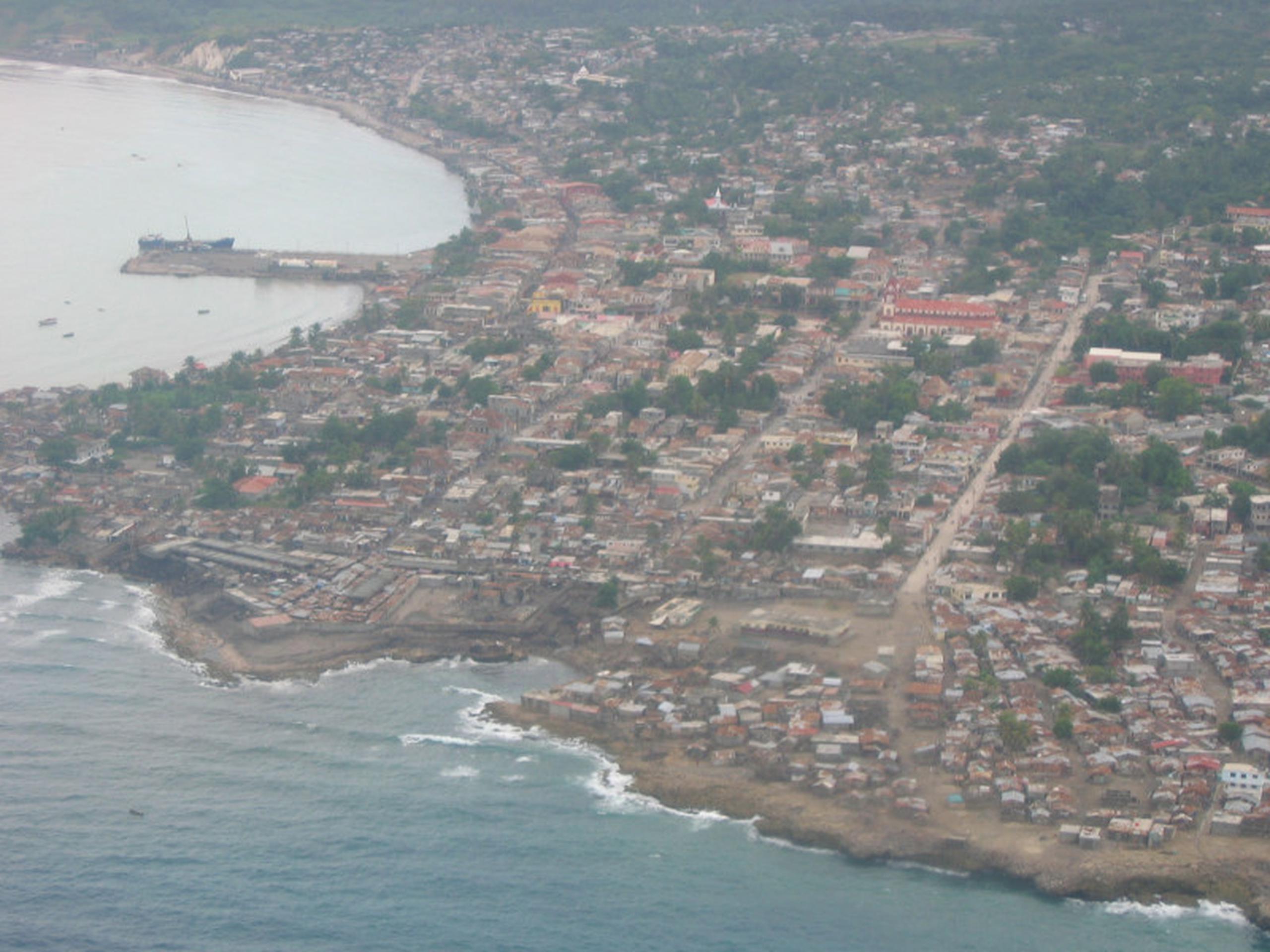 Vista aérea de la comuna haitiana de Jérémi, en el departamento de Grand'Anse, donde ocurrió ayer la muerte de cinco hombres a manos de la policía.
