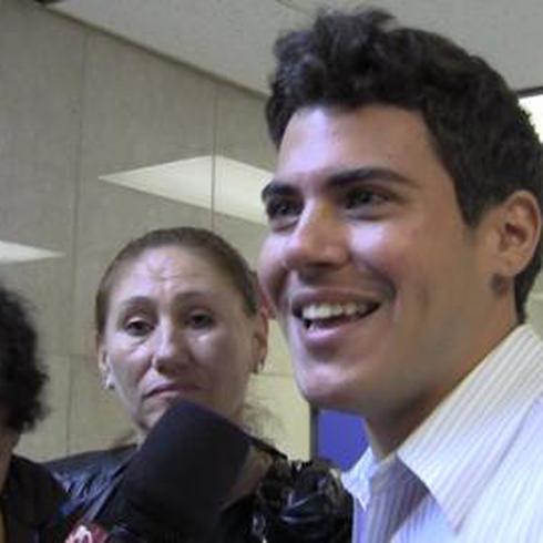 Jovani Vázquez canta de felicidad al salir del tribunal