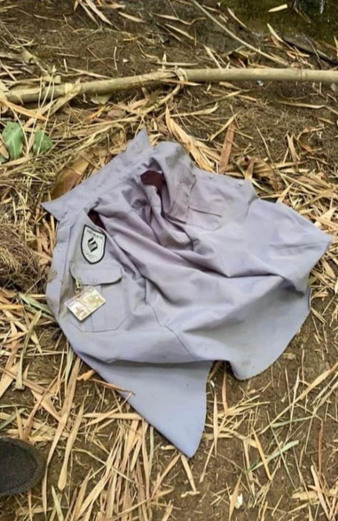 La camisa del uniforme de la compañía de seguridad para la cual trabaja Jean Carlos González Rivera, desaparecido desde el miércoles pasado, fue hallada a orillas de una quebrada en Guaynabo.