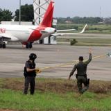 Hallazgo de maleta con explosivos paraliza aeropuerto en Colombia
