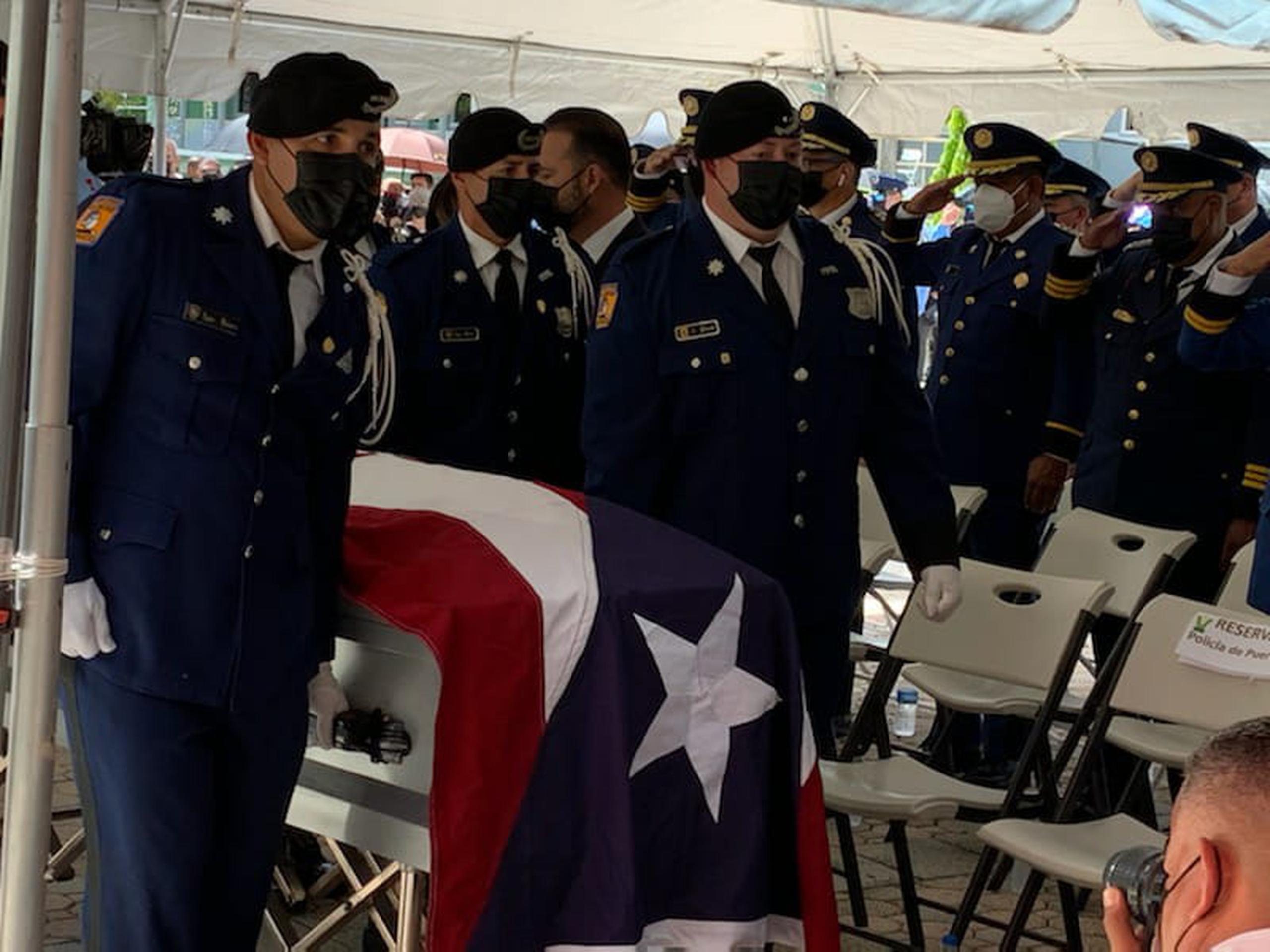 El agente Erasmo García Torres, adscrito a la Unidad Motorizada de Ponce, fue ascendido al rango de sargento póstumamente, tras ser asesinado en el cumplimiento del deber.