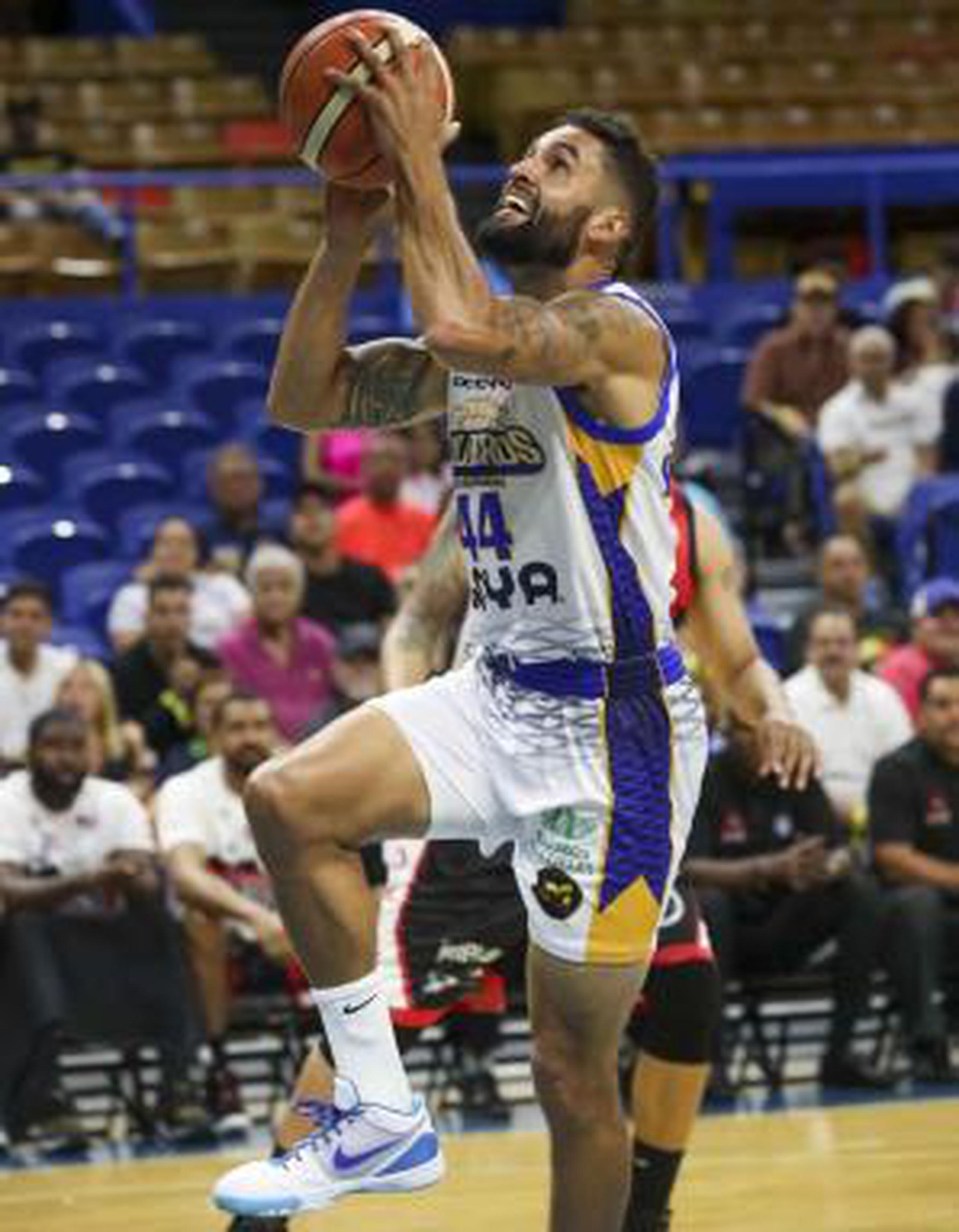 Javier Mojica fue el mejor anotador por los Vaqueros en la victoria anoche sobre Ponce con 27 puntos. (Archivo)