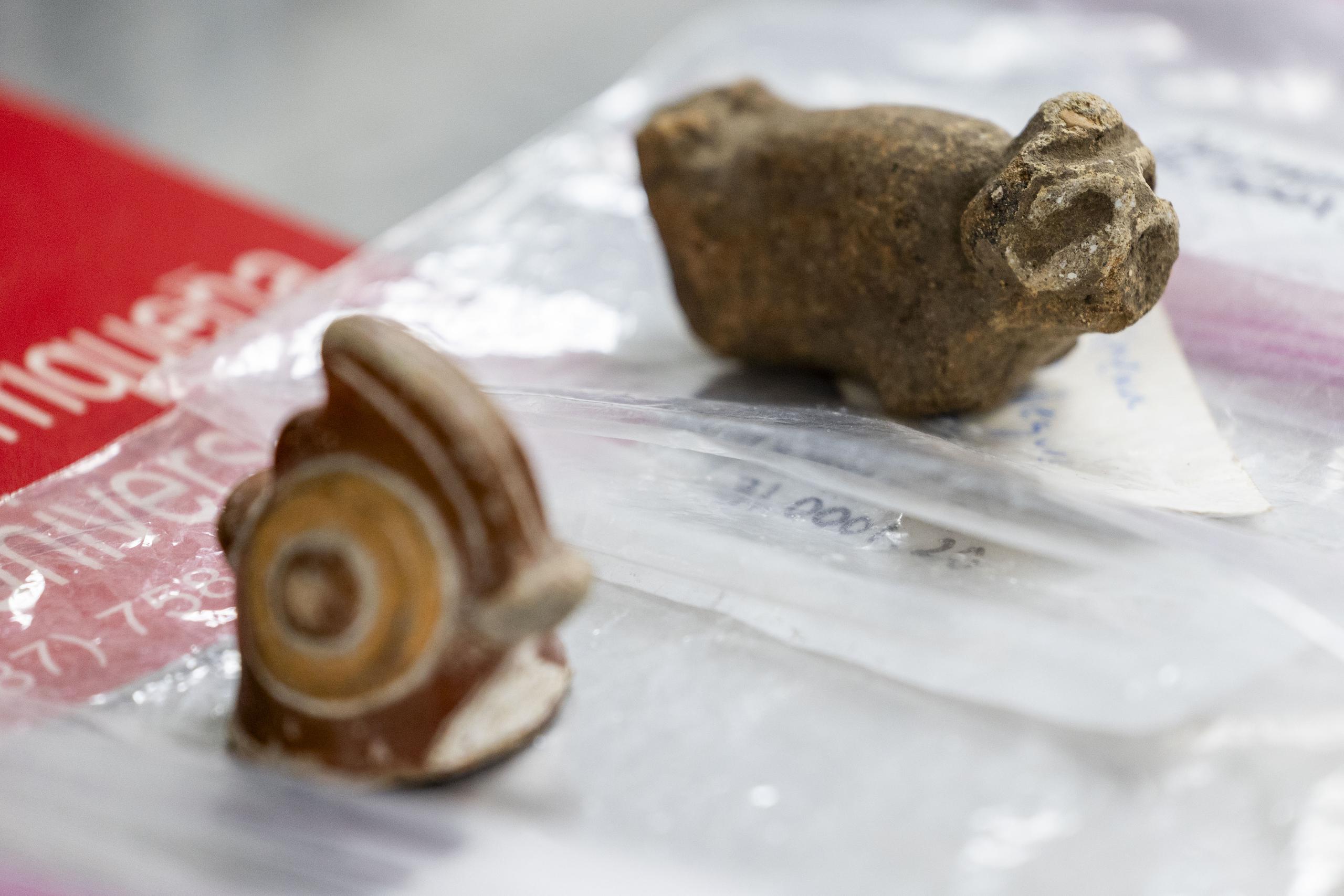 Estas piezas fueron encontradas en Humacao y llevadas a la UPRU.

Xavier Garcia / Fotoperiodista 