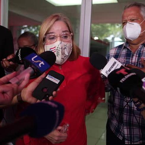 Carmen Yulín Cruz arremete contra el comisionado electoral del PPD