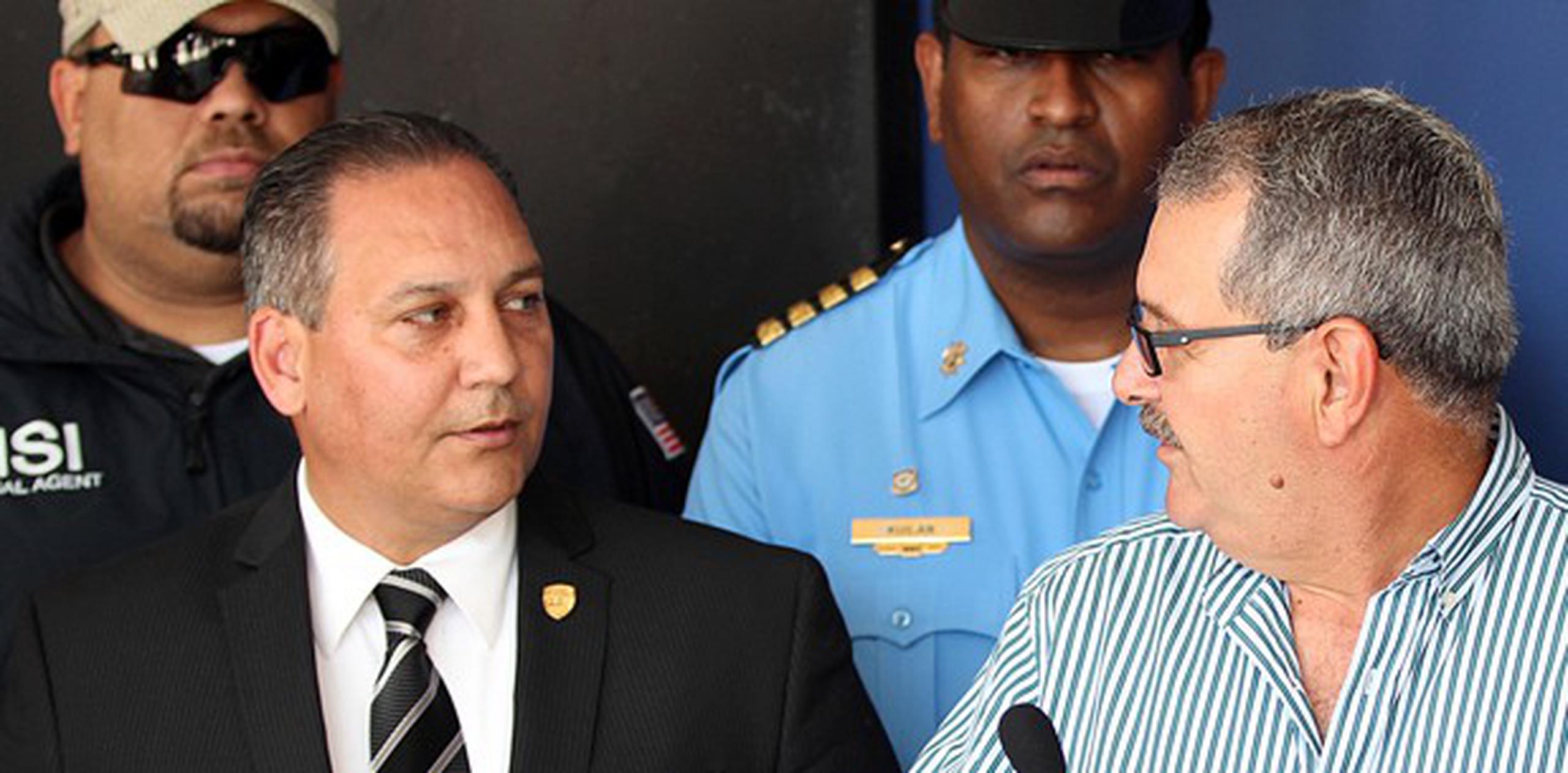 El coronel Juan B. Rodríguez Dávila (izquierda) fue designado hoy, viernes, como superintendente asociado de la Policía por el superintendente José L. Caldero López (derecha).  (alex.figueroa@gfrmedia.com)