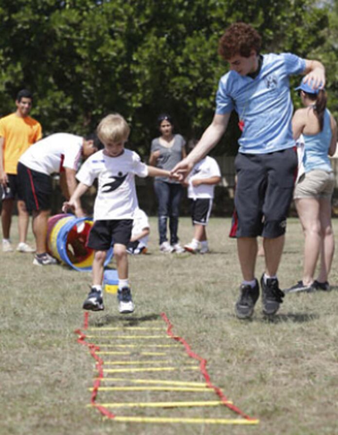 Divertido día de juegos para niños y niñas con autismo ...