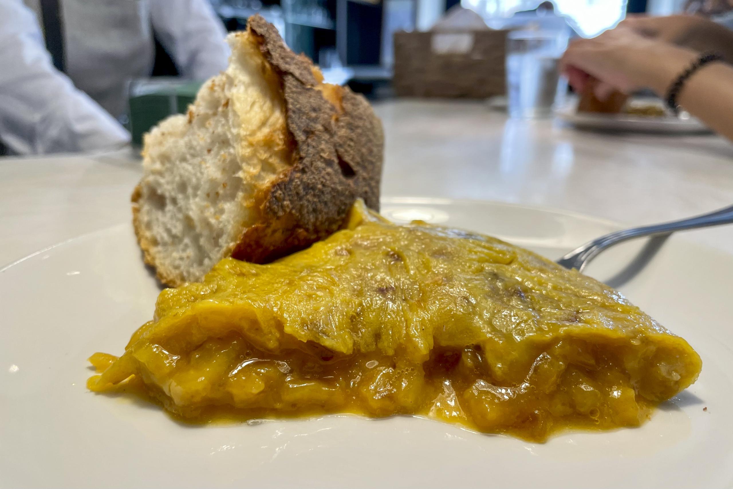 En la imagen, un "pincho" de la "mejor tortilla de España" del restaurante Cañadío en Santander (norte del país).
