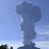 Indonesia desaloja siete localidades tras nuevas erupciones del volcán Ibu 