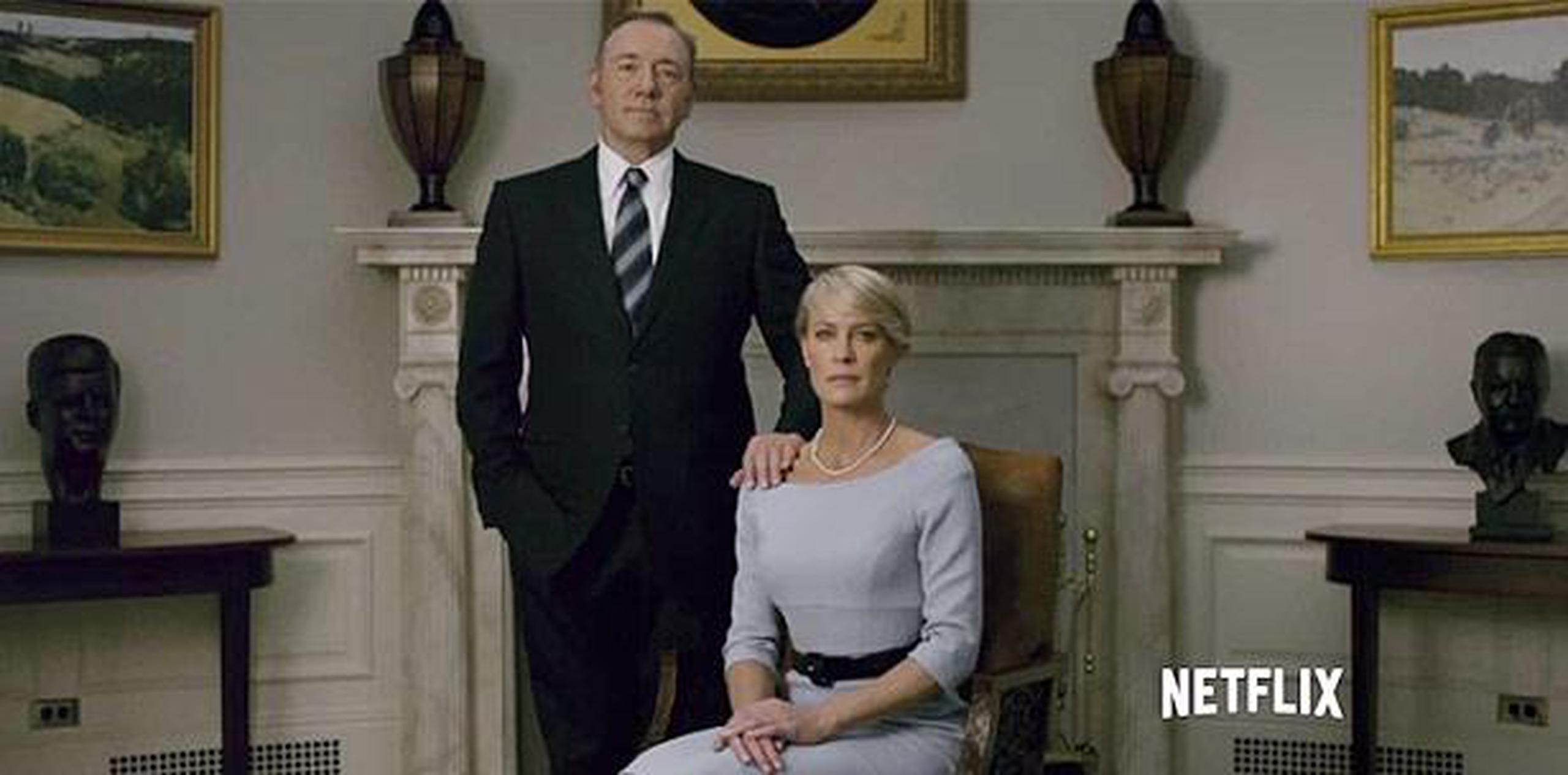 "House of Cards" se centra en las luchas de poder en Washington personificadas en las figuras de Frank Underwood y su esposa Claire, Robin Wright. (Youtube)