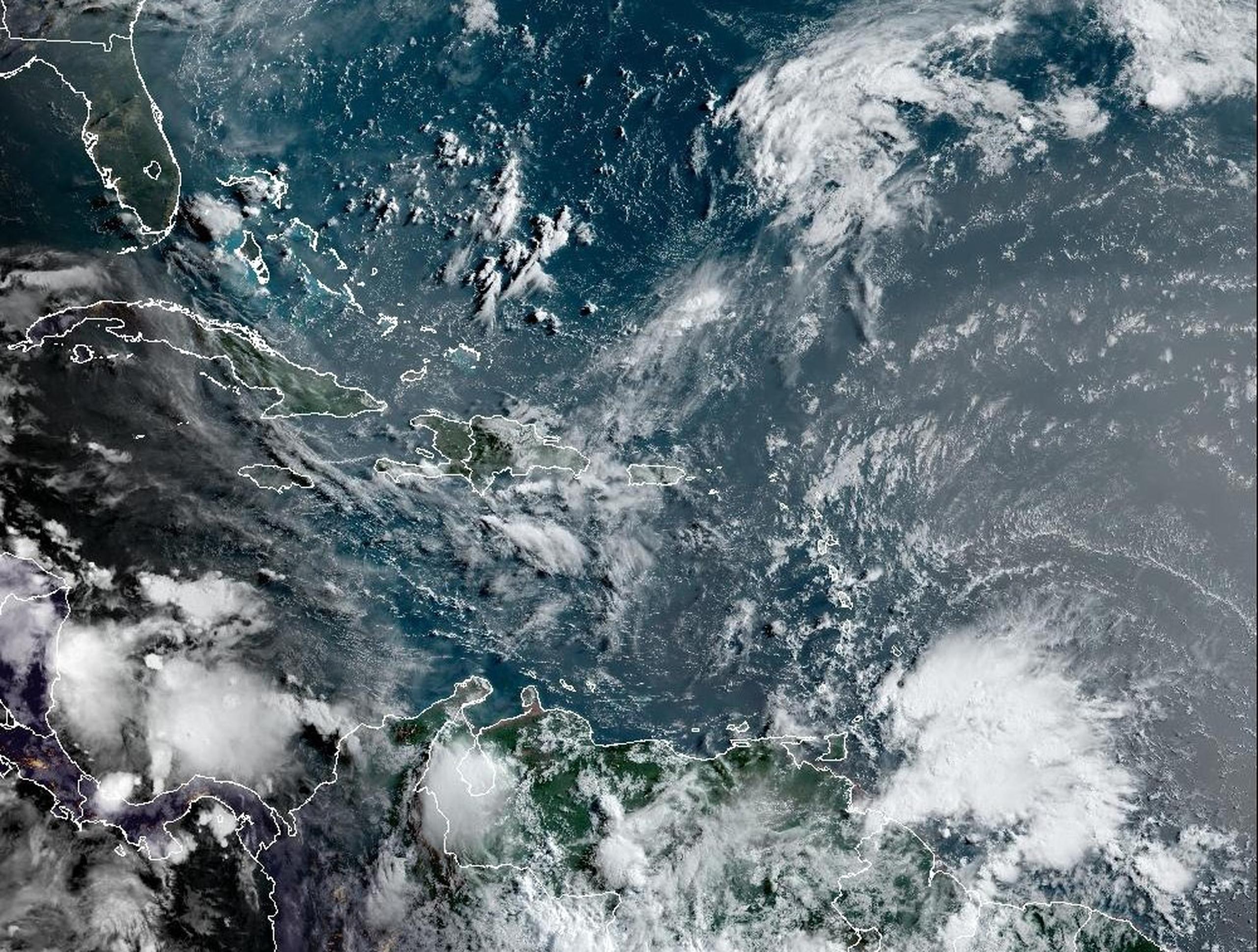 La onda tropical se ubicaba esta mañana al este de las Antillas Menores.