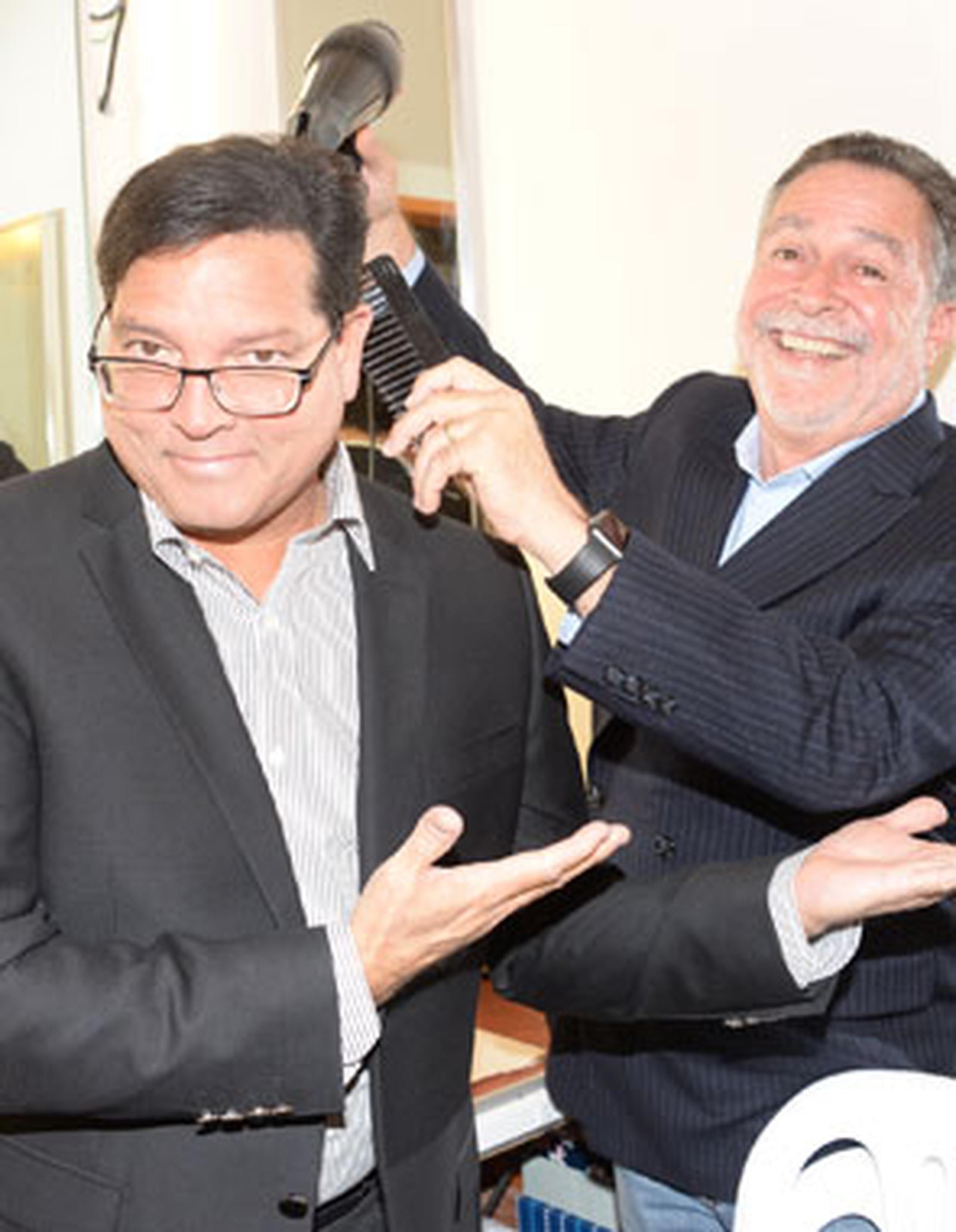 Sánchez junto a su nuevo jefe, el mismísimo Luisito Vigoreaux. (Para Primera Hora / Alfredo Rolón)